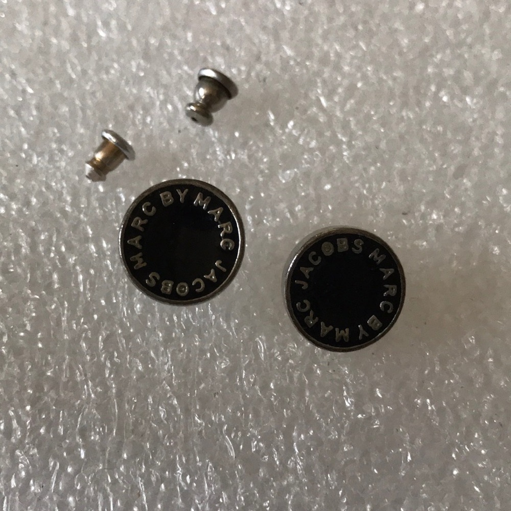 Marc by Marc Jacob logo disc stud earring